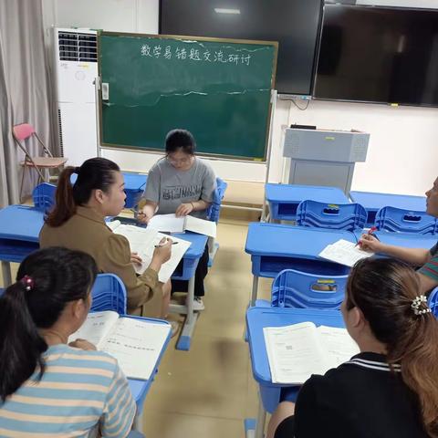 文昌市重兴镇凤鸣小学数学科易错题分析研讨会