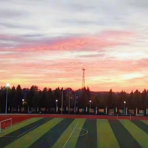 勤学终得榜上名，青春奋斗正当时