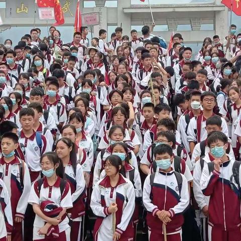 最美的课堂在脚下一一记2020级三班秋季研学活动