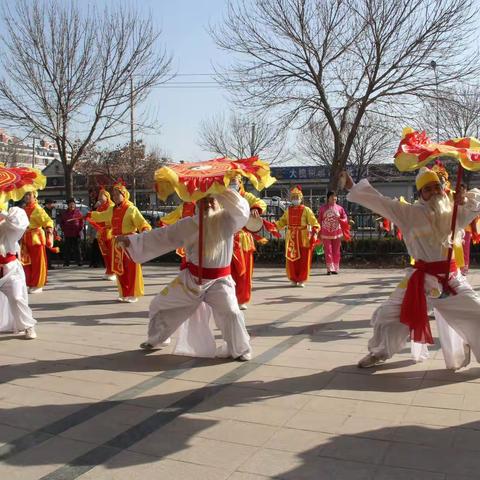 宝通物流：盛世秧歌迎丰年                  暖春锣鼓庆开业