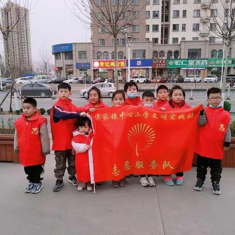 我们是“小小食品安全员”——二（1）嘎子中队实践活动