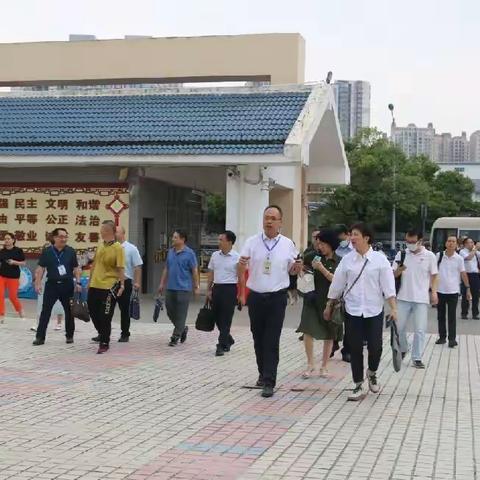 来宾市政和小学“八桂教学通”平台使用调研交流活动