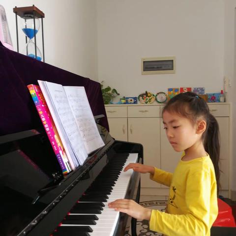 认真的样子最可爱(ღ˘⌣˘ღ)