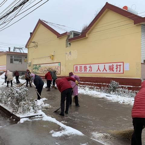 自发而来的"扫雪人"——南湖区魏家花园村防疫扫雪两不误