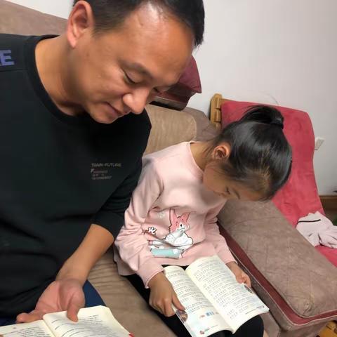 丛阳小学二（2）班亲子阅读活动掠影