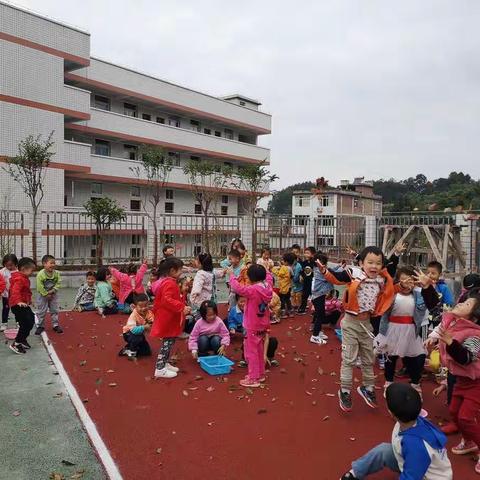 高县复兴镇幼儿园中班10月主题活动之秋天的树叶