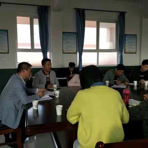 甘亭中心学校召开十一月份安全工作会议