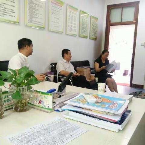 促规范保平安——甘亭中心学校迎接区教科局安全检查