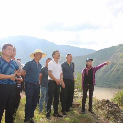 县四班子领导带队  选定“皎平渡红军长征渡江纪念馆”迁建位置