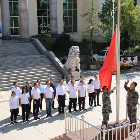 热烈庆祝建国72周年——皎平渡镇举行 “升国旗、唱国歌”活动