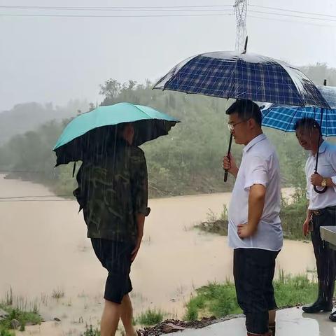 汛情是命令     抢险是责任