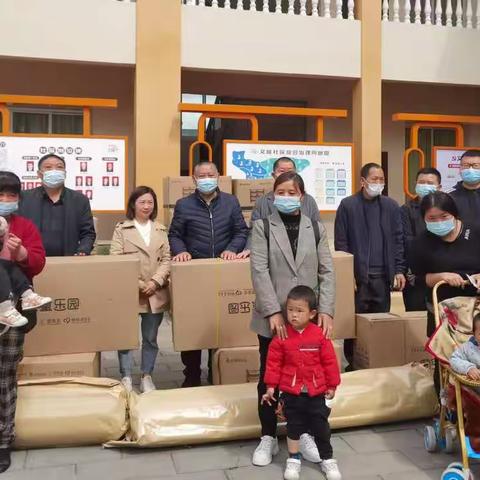 凤岭街道举行“健康童乐园”物资发放仪式