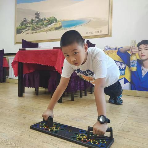 成功之路坐在路边给孩子鼓掌