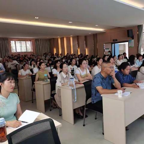 “示范引领展风采  科学衔接促成长”——2022年8月24日上午华宁县教体局幼儿园园长、骨干教师培训活动纪实