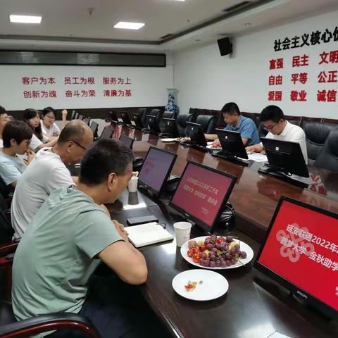 延安联通举办“圆梦大学 金秋助学”座谈会