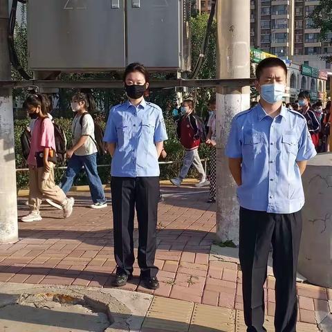 特警坚守护学岗      护航平安上学路