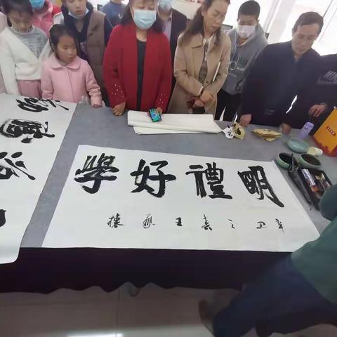 书法艺术进校园，翰墨飘香尽芬芳——昌邑市书法家协会书法公益培训走进围子小学