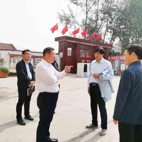 淮阳教体局局长师建峰到豆门乡贾营小学调研指导工作