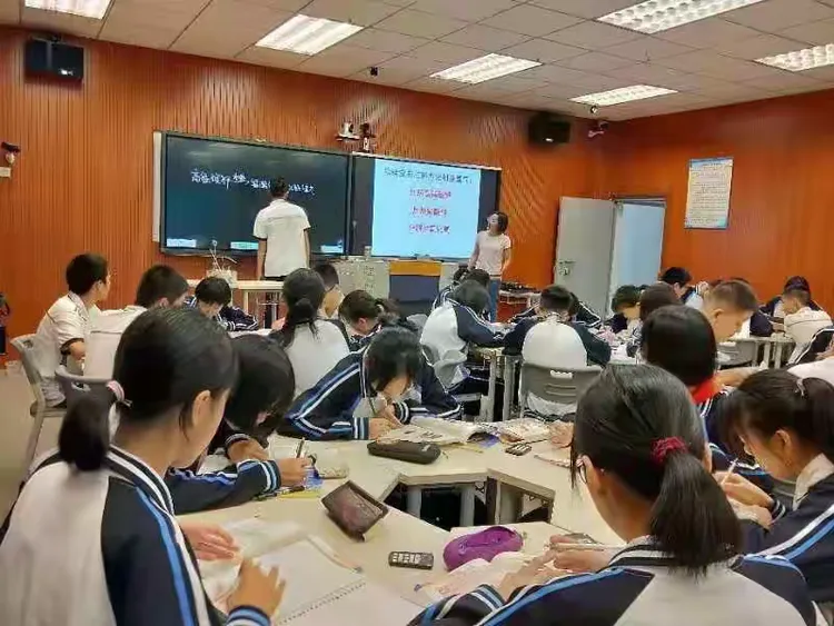 福州铜盘中学的智慧教室究竟有何独特之处？  第1张