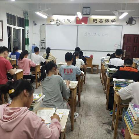 青龙中学“垃圾分类，我先行”主题班会