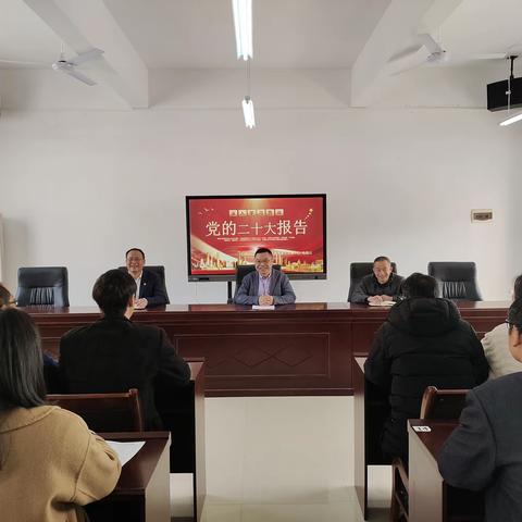 “践行新思想·奋进新征程——党的二十大精神进校园宣讲暨市区优秀女教师送教下乡活动”走进上犹五中