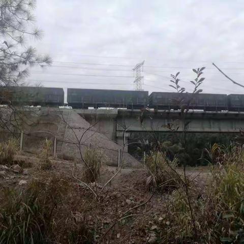 芳溪镇：多举措全力确保元旦期间铁路运输安全
