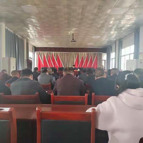 芳溪镇:多措并举，确保“两会”期间铁路运输安全。