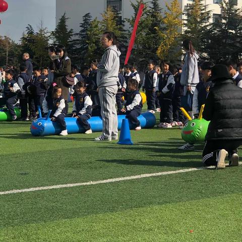 通过这次运动会活动，孩子们明白了，团结起来，共同努力才能获得更好的收获