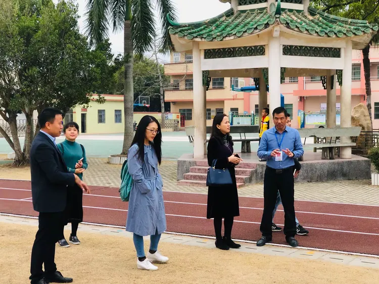 广东省刘玲芳名校长工作室到宏基小学开展研修活动