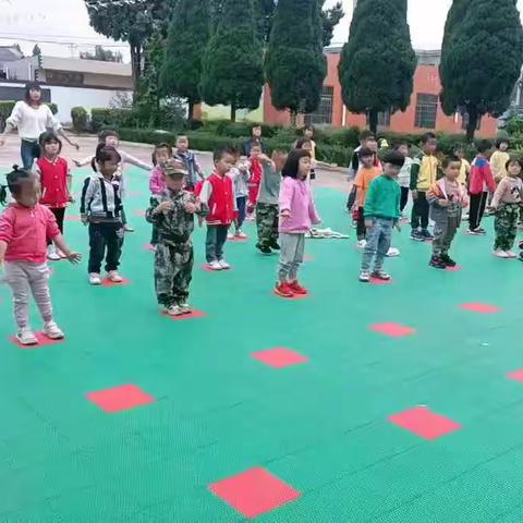 “暖暖教师节，深深师幼情”迤堵社区幼儿园纪实