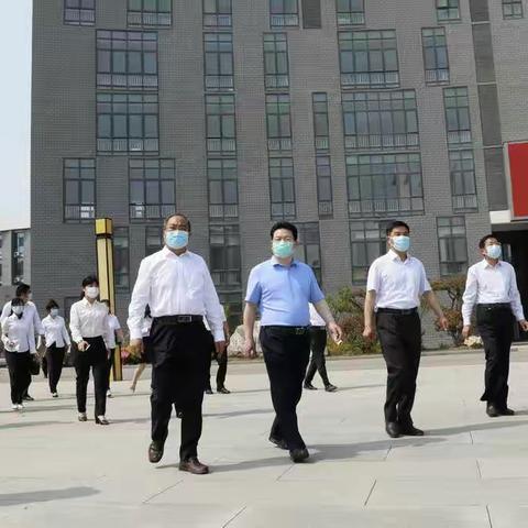 市教育局局长高广立来我县视察开学准备情况