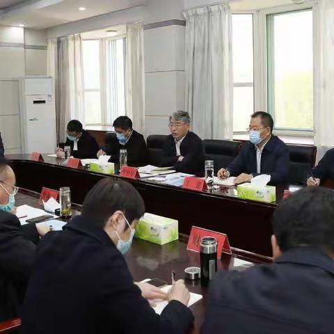 县委书记贾治阜调研全县高中学校开学准备工作