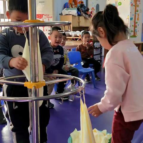 智多星幼儿园小三班自理能力（挂毛巾）