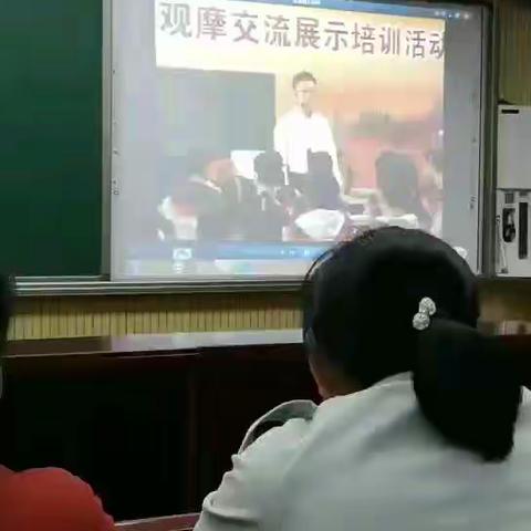 “同课异构展风采，名师助力促成长”                               柳林二小数学组同课异构教研活动