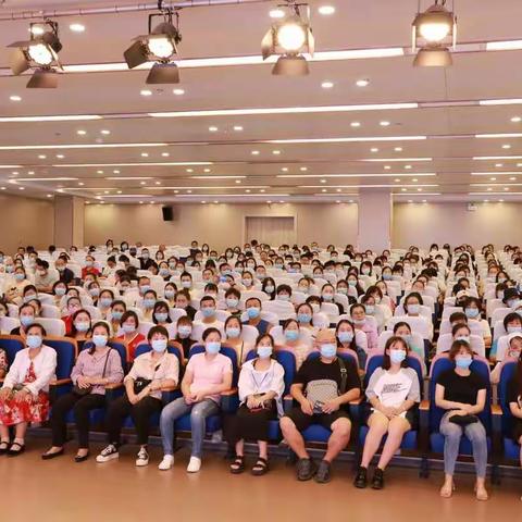 家校携手，共育新苗―公园集团潇湘路学校小学部一年级家长会