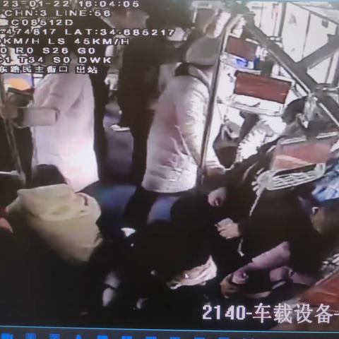 每逢初一香火浓  公交接送忙不停