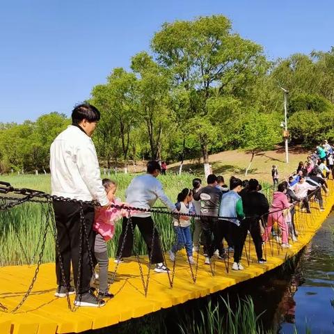 节日的公园真热闹