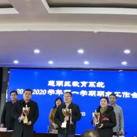 热烈祝贺我校荣获莲湖区2018-2019年度青少年校园足球联赛（初中女子组）第三名