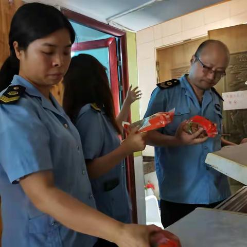 西安市临潼区市场监督管理局餐饮科督导餐饮企业“卫生环境、质量标准、服务水平”三大提升行动开展情况