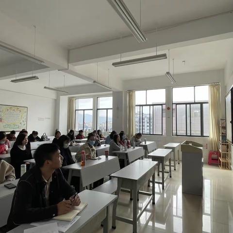 幼儿师范系全体教师集中收看党的二十大开幕式直播