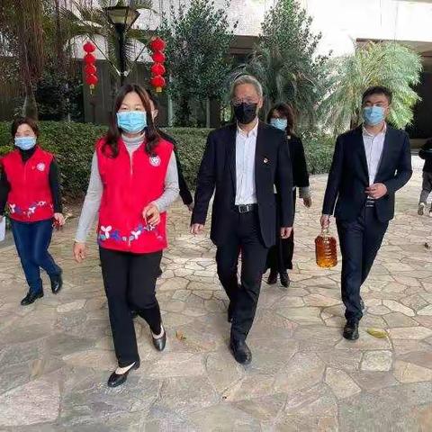 我为群众办实事 新春入户合家欢——白石洲西社区节前社区长者拜访活动