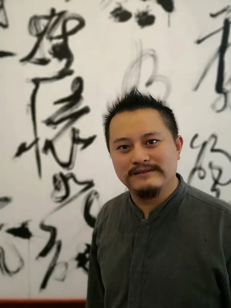 张俊峰:著名狂草书法家,中国书法家协会会员