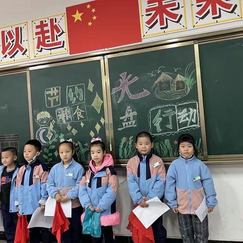 高新小学一年级三班学习开展《文明餐桌》主题班会🍽️