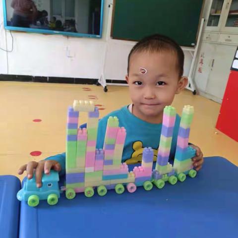 定昌中心园小班十月上旬活动掠影