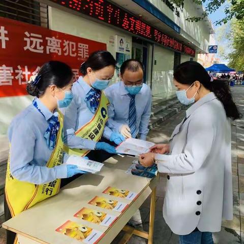 大柴旦支行组织开展反假币宣传活动