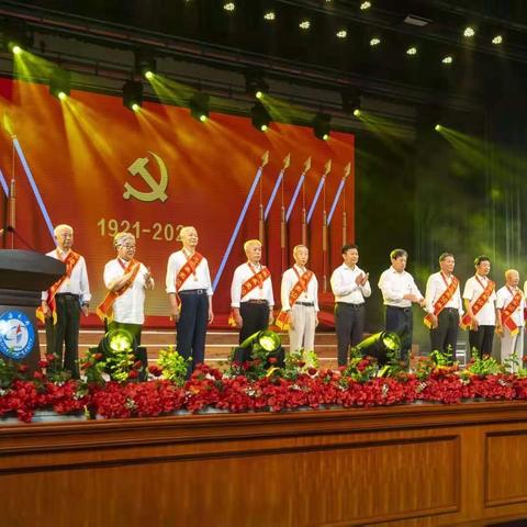 二连多位战友喜获“光荣在党五十年纪念章”!