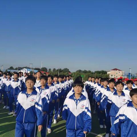 青春逐梦新起点，扬帆起航正当时。——新世纪学校高一一班运动会风采展示