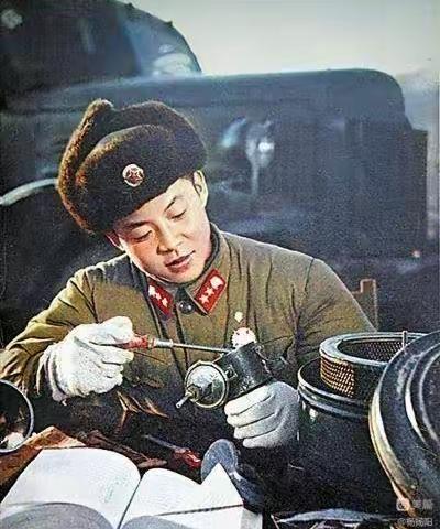 裕华西路小学一年级2班手拉手《小小雷锋在行动》活动