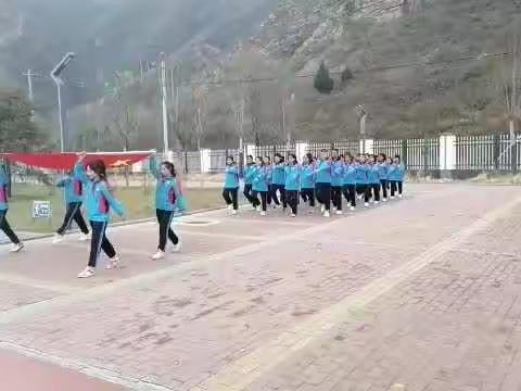 四季之美——双滦第四小学新校区举行第十四周升旗仪式