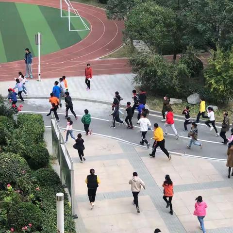 安全第一，警钟长鸣——伊河路小学南校区消防应急疏散演练